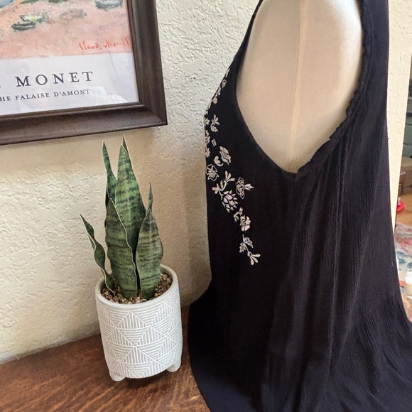 Embroidered Top - Picture 6 of 6